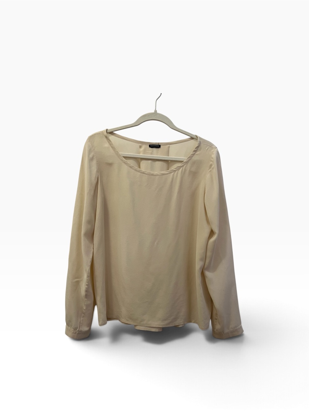 Club Monaco 100% Silk Cream Long-Sleeve Inverted Pleat Back Scoop Neck Blouse